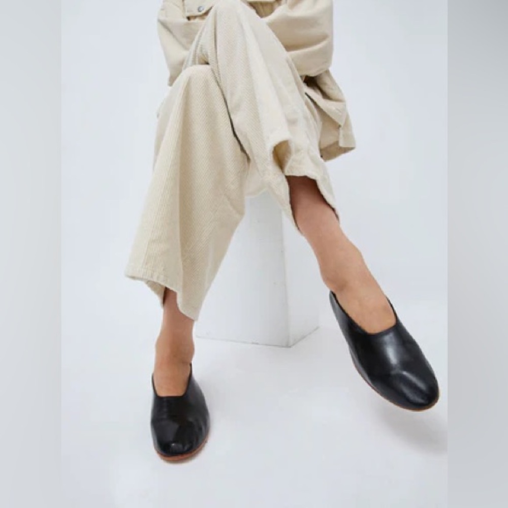Martiniano Ballet Glove Flat in Black